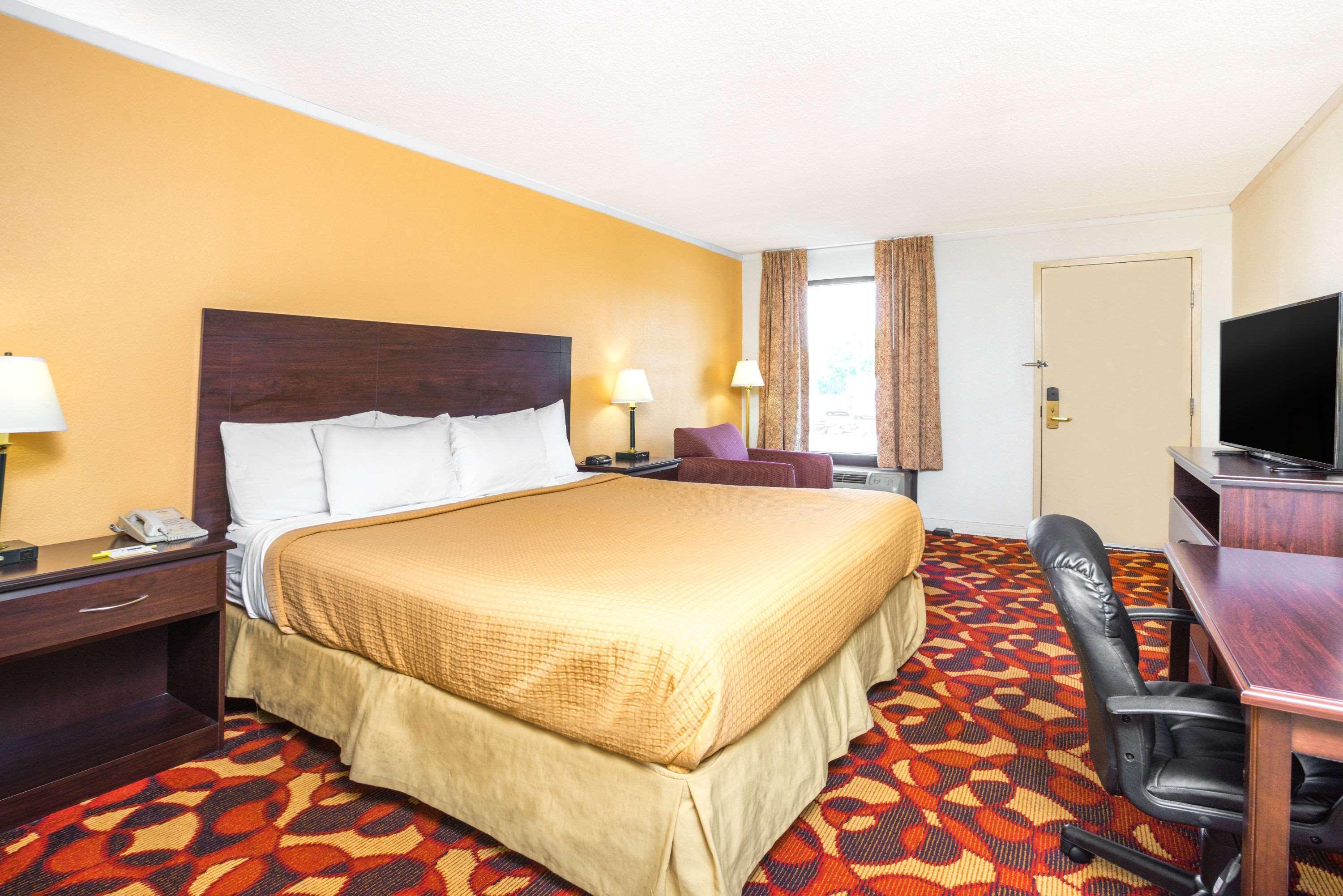 Days Inn By Wyndham Salem Exterior photo