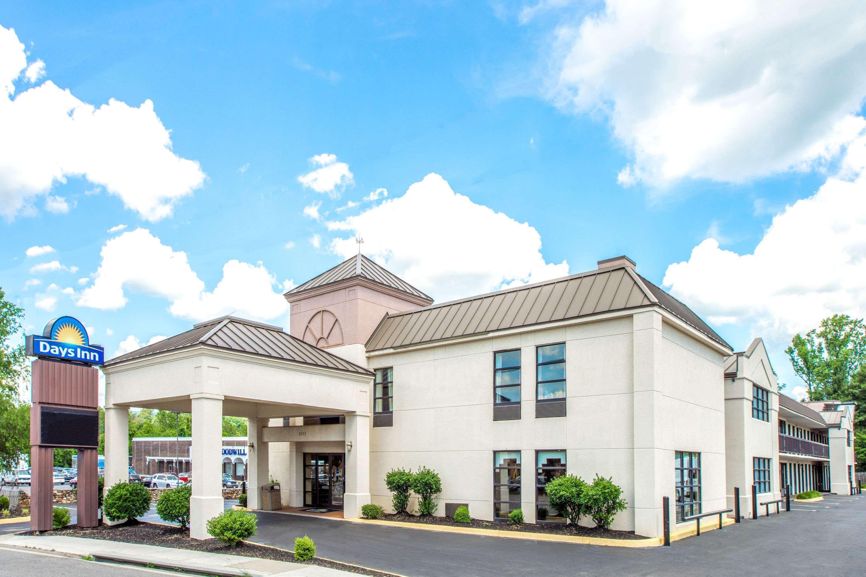 Days Inn By Wyndham Salem Exterior photo