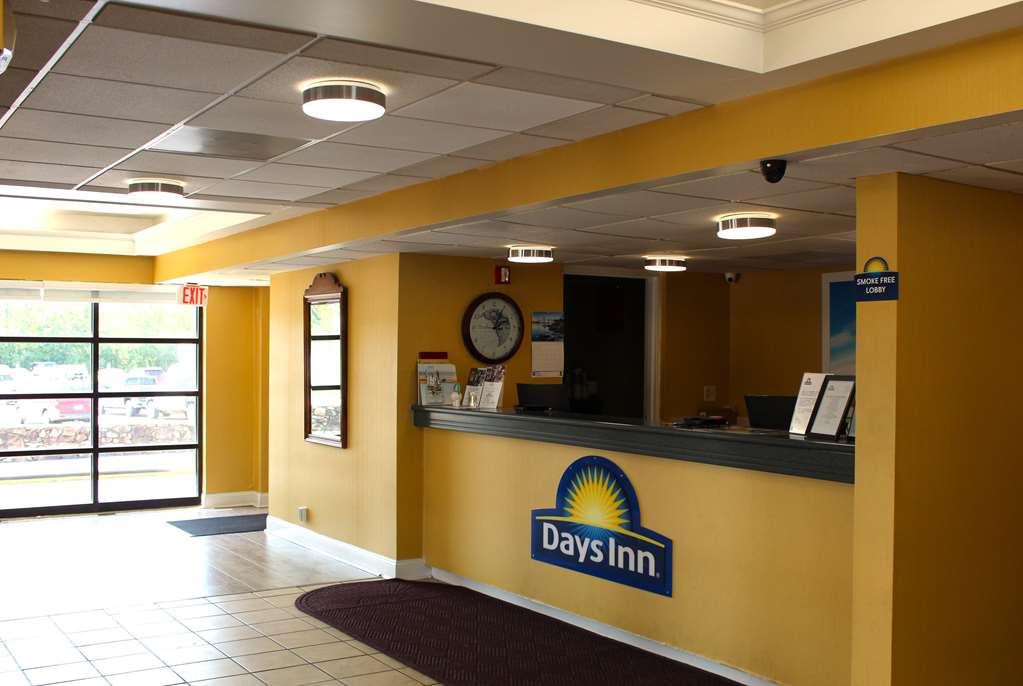 Days Inn By Wyndham Salem Interior photo